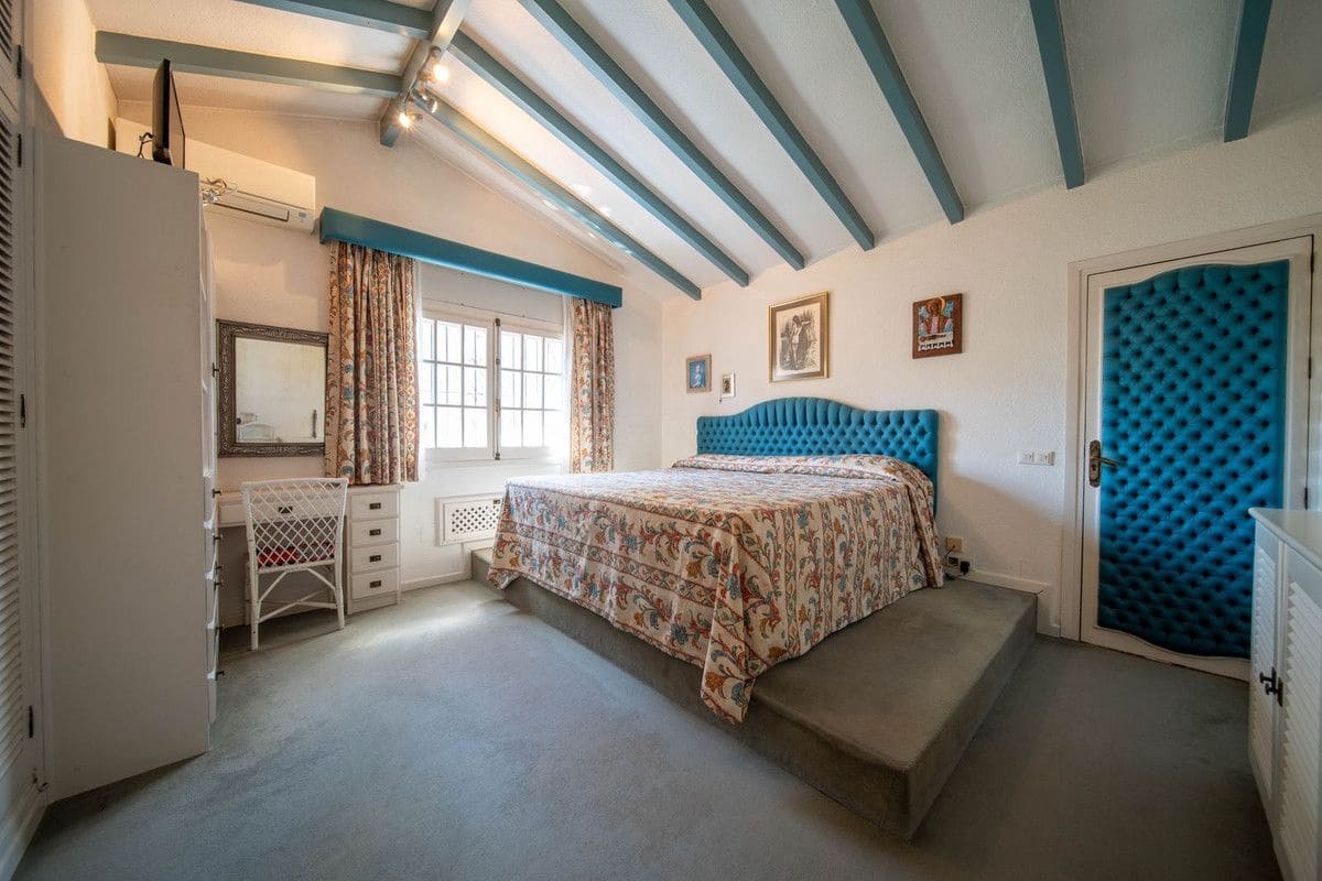 3 makuuhuone Huvila myytävänä paikassa Fuengirola mukana uima-altaan 
autotalli - 1 550 000 € (Ref: 9405952)