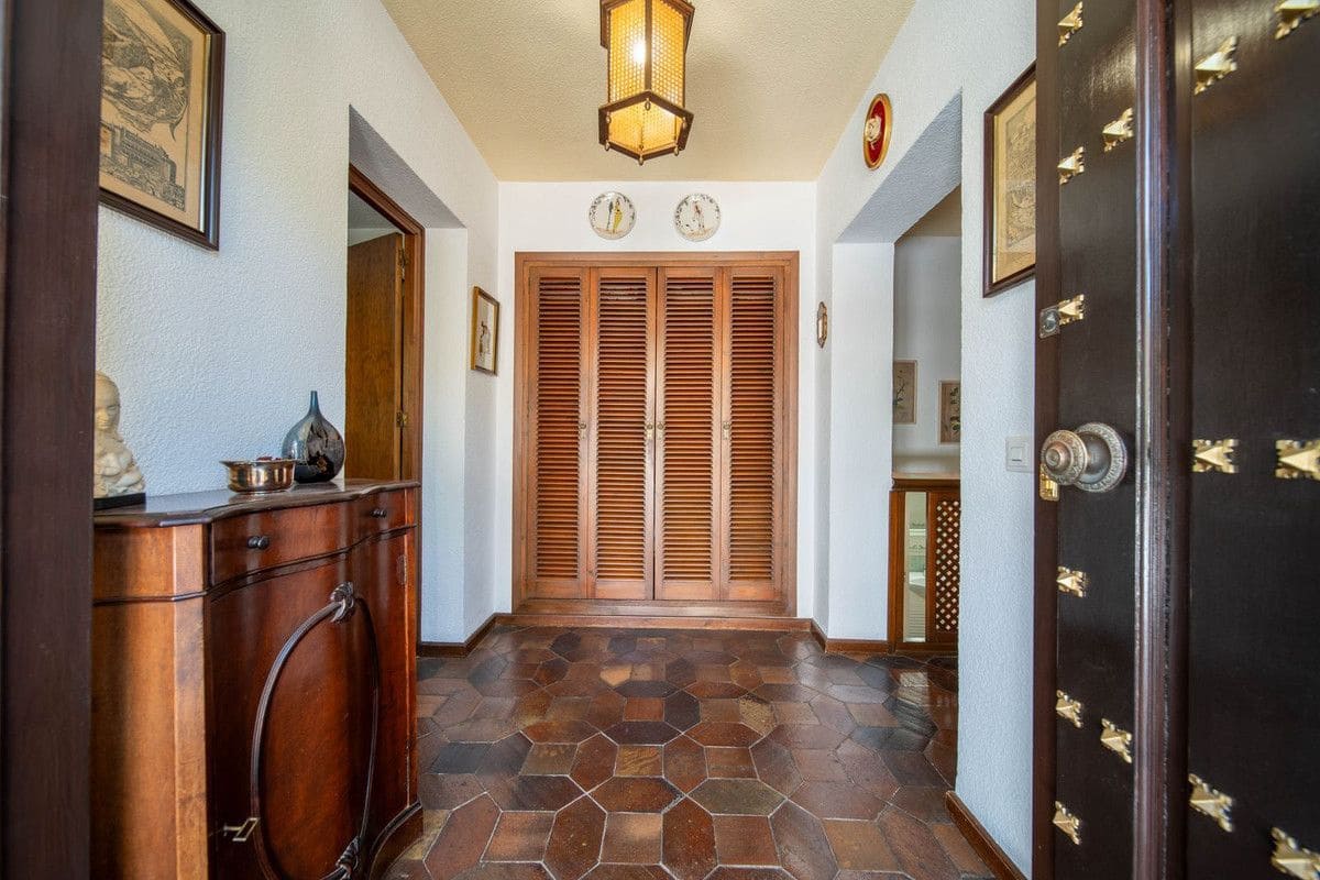 3 makuuhuone Huvila myytävänä paikassa Fuengirola mukana uima-altaan 
autotalli - 1 550 000 € (Ref: 9405952)