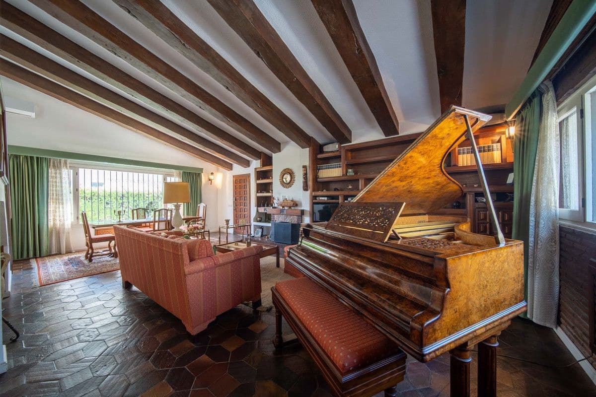 3 makuuhuone Huvila myytävänä paikassa Fuengirola mukana uima-altaan 
autotalli - 1 550 000 € (Ref: 9405952)