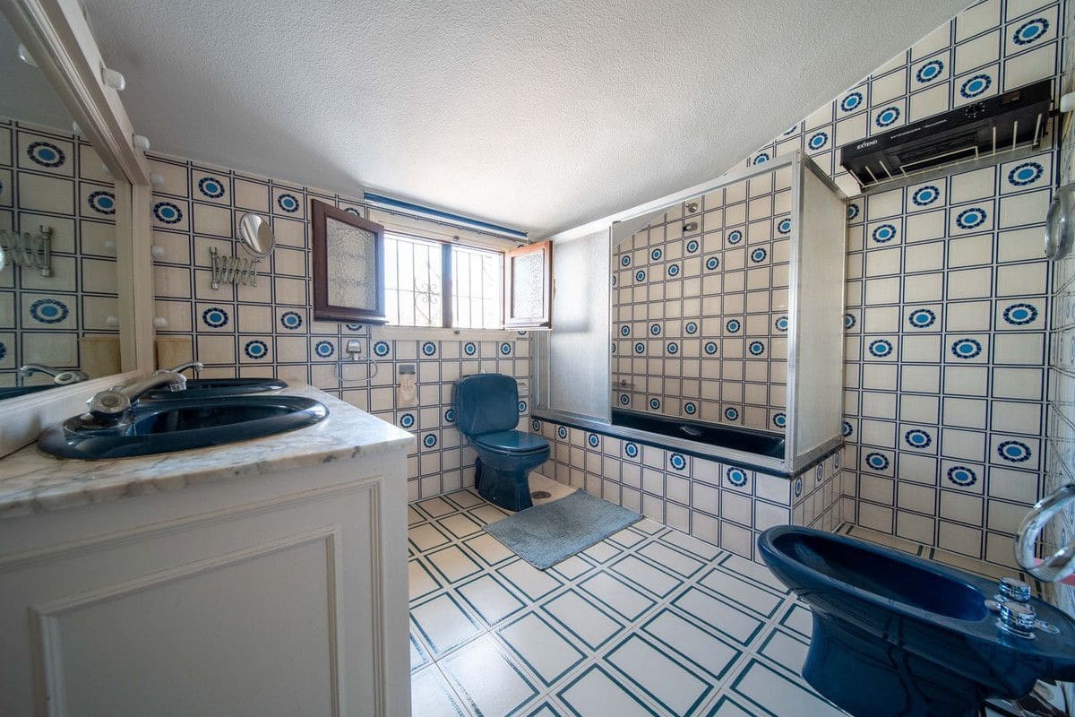 3 makuuhuone Huvila myytävänä paikassa Fuengirola mukana uima-altaan 
autotalli - 1 550 000 € (Ref: 9405952)