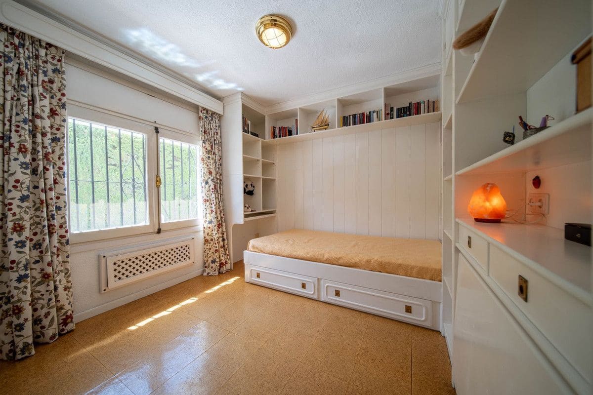 3 makuuhuone Huvila myytävänä paikassa Fuengirola mukana uima-altaan 
autotalli - 1 550 000 € (Ref: 9405952)