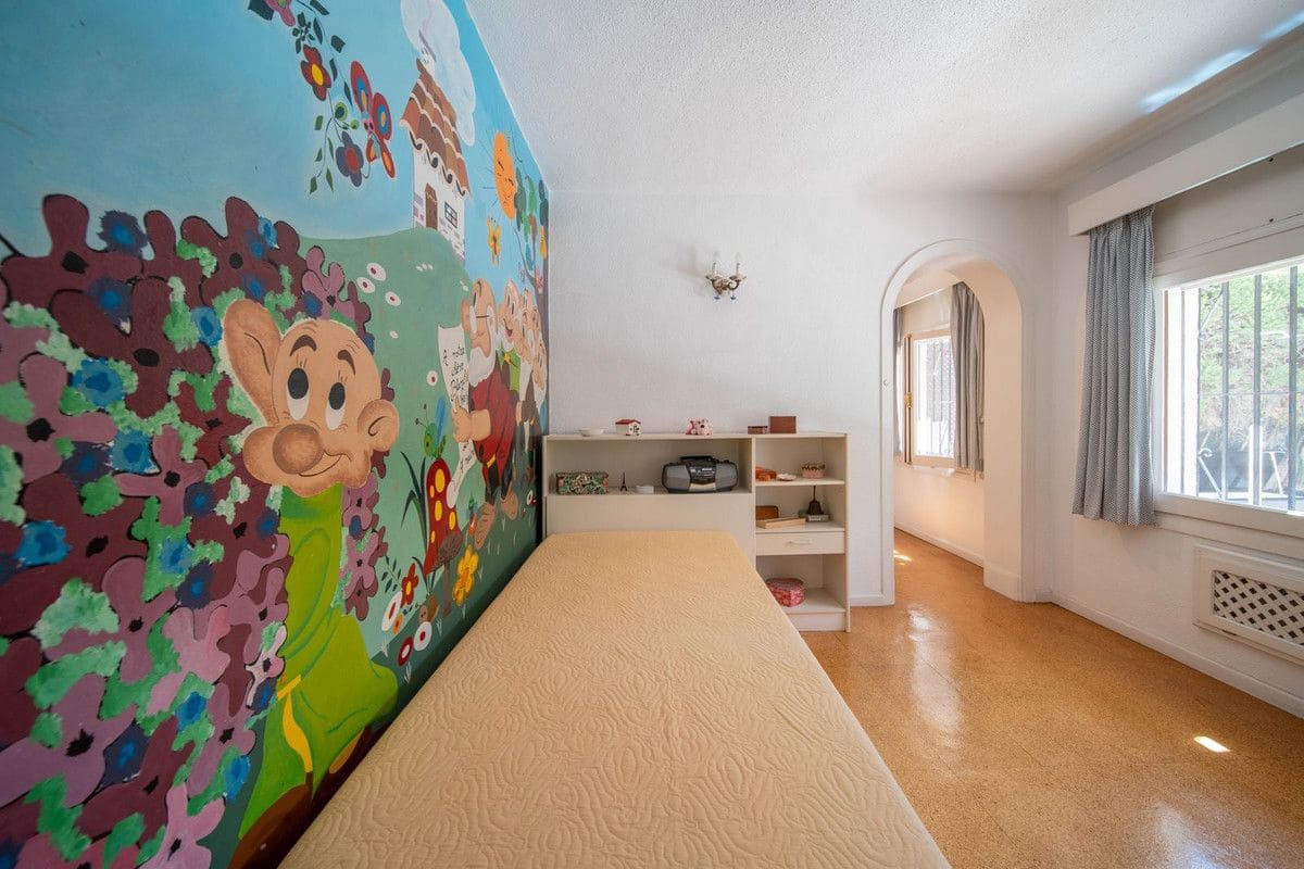 3 makuuhuone Huvila myytävänä paikassa Fuengirola mukana uima-altaan 
autotalli - 1 550 000 € (Ref: 9405952)