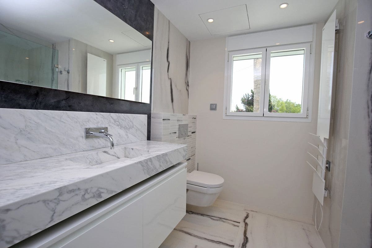 5 quarto Casa em Banda para venda em Marbella com piscina - 1 850 000 € (Ref: 9405962)