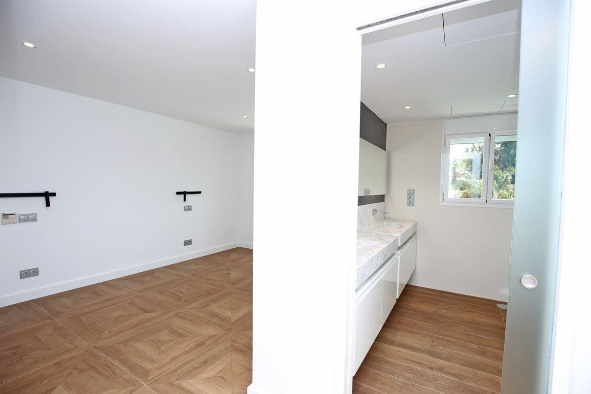 5 quarto Casa em Banda para venda em Marbella com piscina - 1 850 000 € (Ref: 9405962)