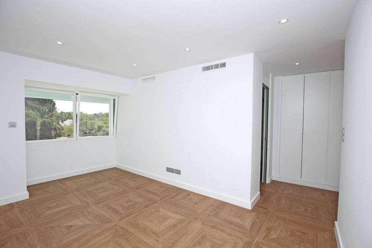 5 quarto Casa em Banda para venda em Marbella com piscina - 1 850 000 € (Ref: 9405962)