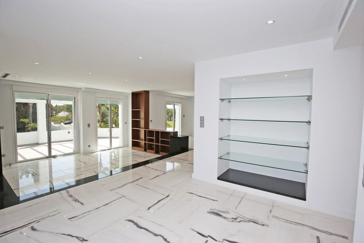 5 quarto Casa em Banda para venda em Marbella com piscina - 1 850 000 € (Ref: 9405962)