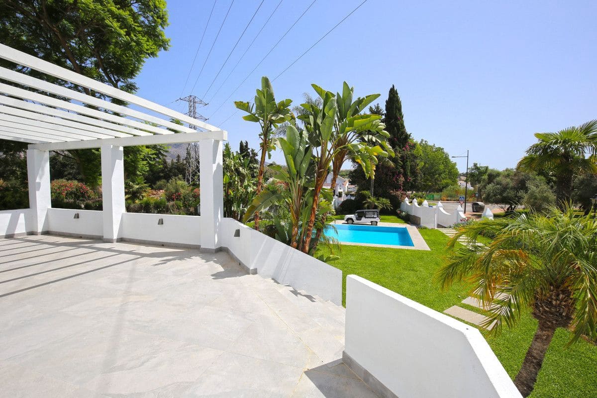 5 quarto Casa em Banda para venda em Marbella com piscina - 1 850 000 € (Ref: 9405962)