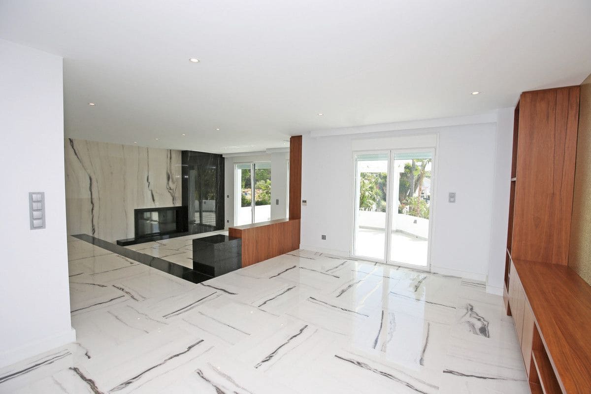 5 quarto Casa em Banda para venda em Marbella com piscina - 1 850 000 € (Ref: 9405962)