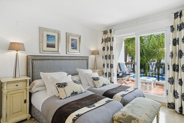 3 soverom Rekkehus til salgs i Nueva Andalucía Centro, Marbella med svømmebasseng garasje - € 730 000 (Ref: 9405966)