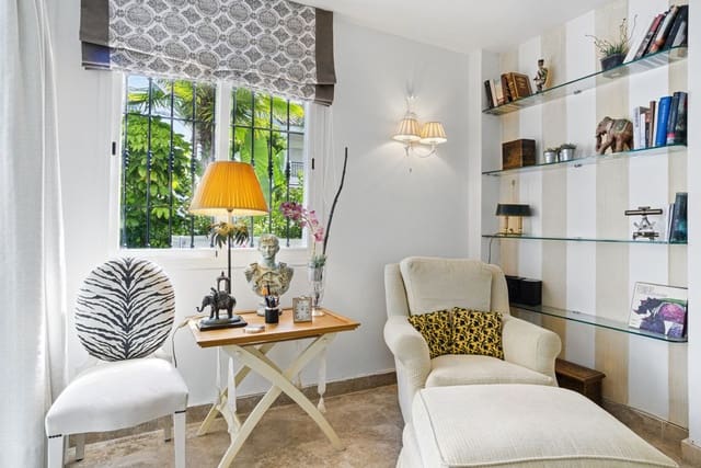 3 soverom Rekkehus til salgs i Nueva Andalucía Centro, Marbella med svømmebasseng garasje - € 730 000 (Ref: 9405966)