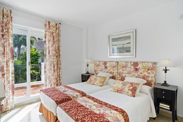 3 soverom Rekkehus til salgs i Nueva Andalucía Centro, Marbella med svømmebasseng garasje - € 730 000 (Ref: 9405966)