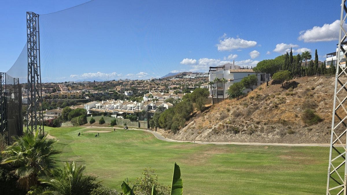 Apartamento de 2 habitaciones en Mijas en venta con piscina garaje - 325.000 € (Ref: 9405975)