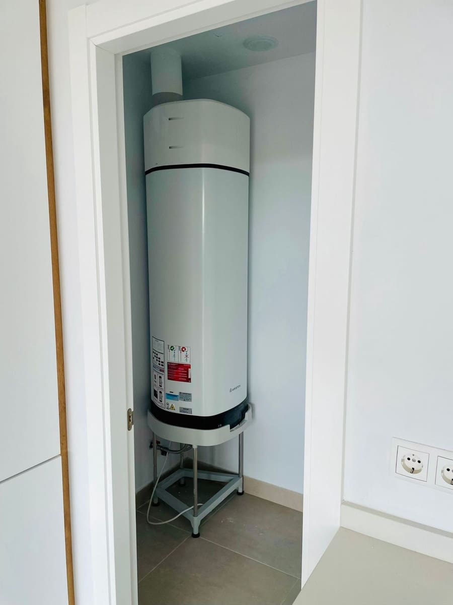 Apartamento de 3 habitaciones en Estepona en venta con piscina garaje - 445.000 € (Ref: 9405982)