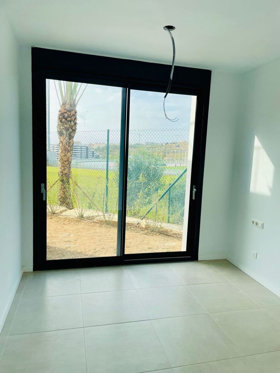 Apartamento de 3 habitaciones en Estepona en venta con piscina garaje - 445.000 € (Ref: 9405982)