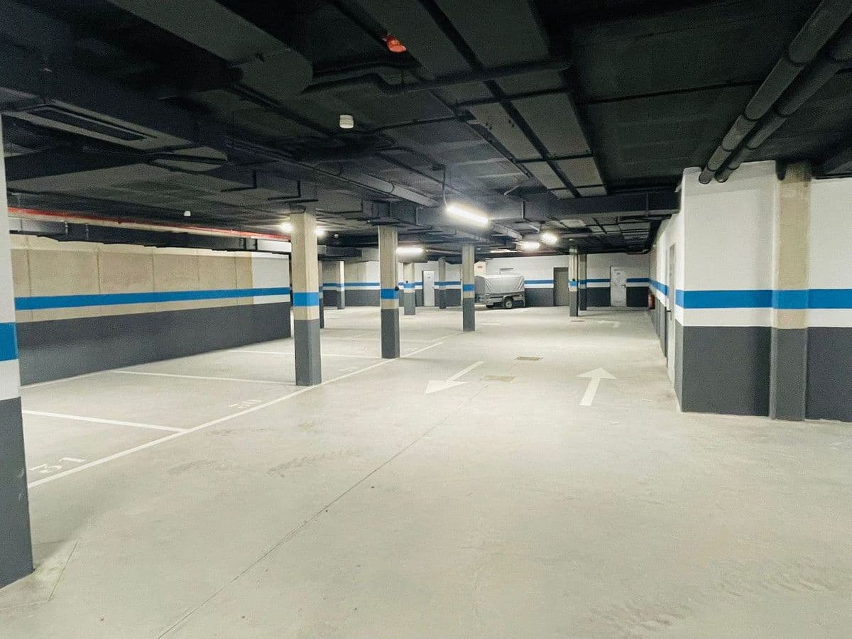 Apartamento de 3 habitaciones en Estepona en venta con piscina garaje - 445.000 € (Ref: 9405982)