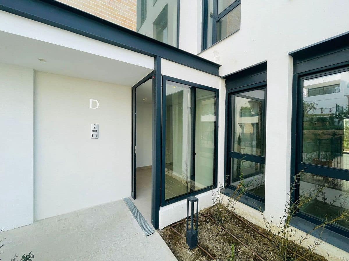 Apartamento de 3 habitaciones en Estepona en venta con piscina garaje - 445.000 € (Ref: 9405982)