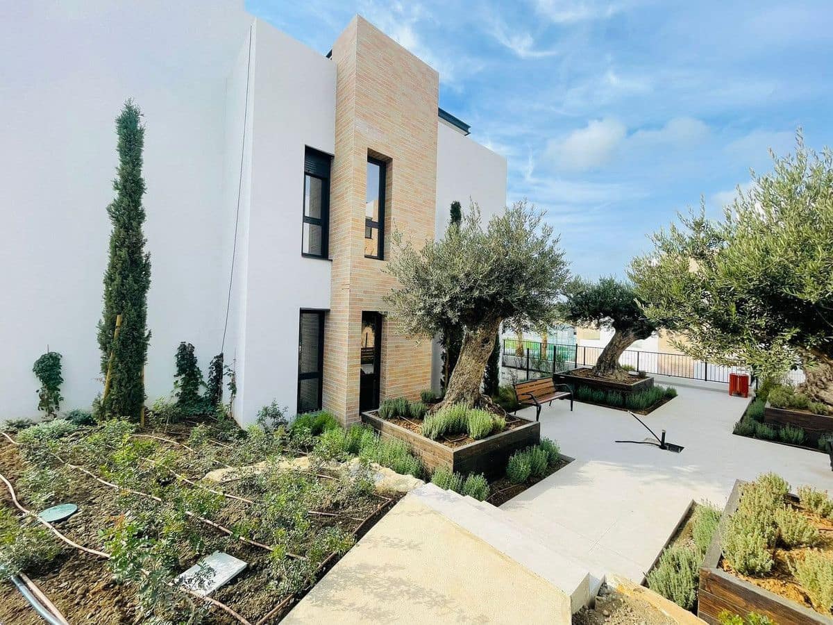 Apartamento de 3 habitaciones en Estepona en venta con piscina garaje - 445.000 € (Ref: 9405982)