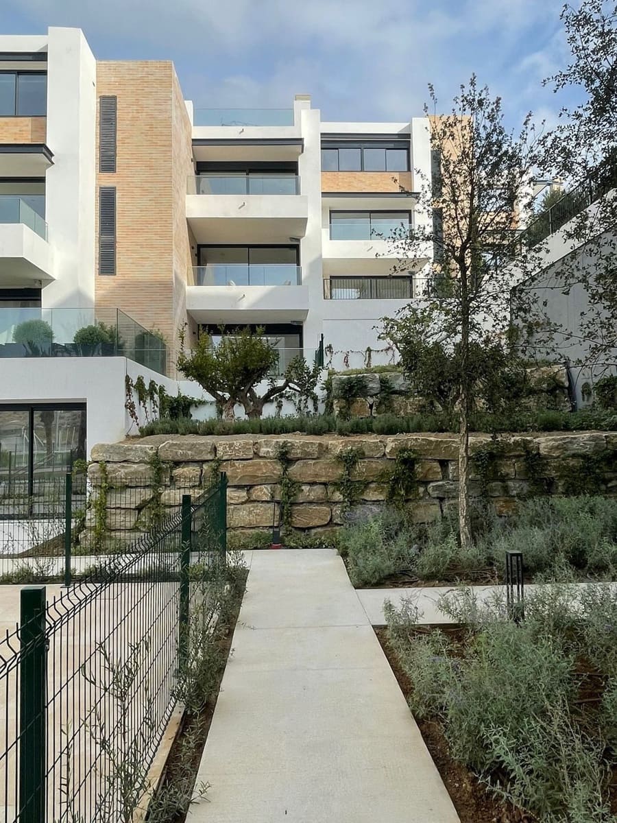 Apartamento de 3 habitaciones en Estepona en venta con piscina garaje - 445.000 € (Ref: 9405982)