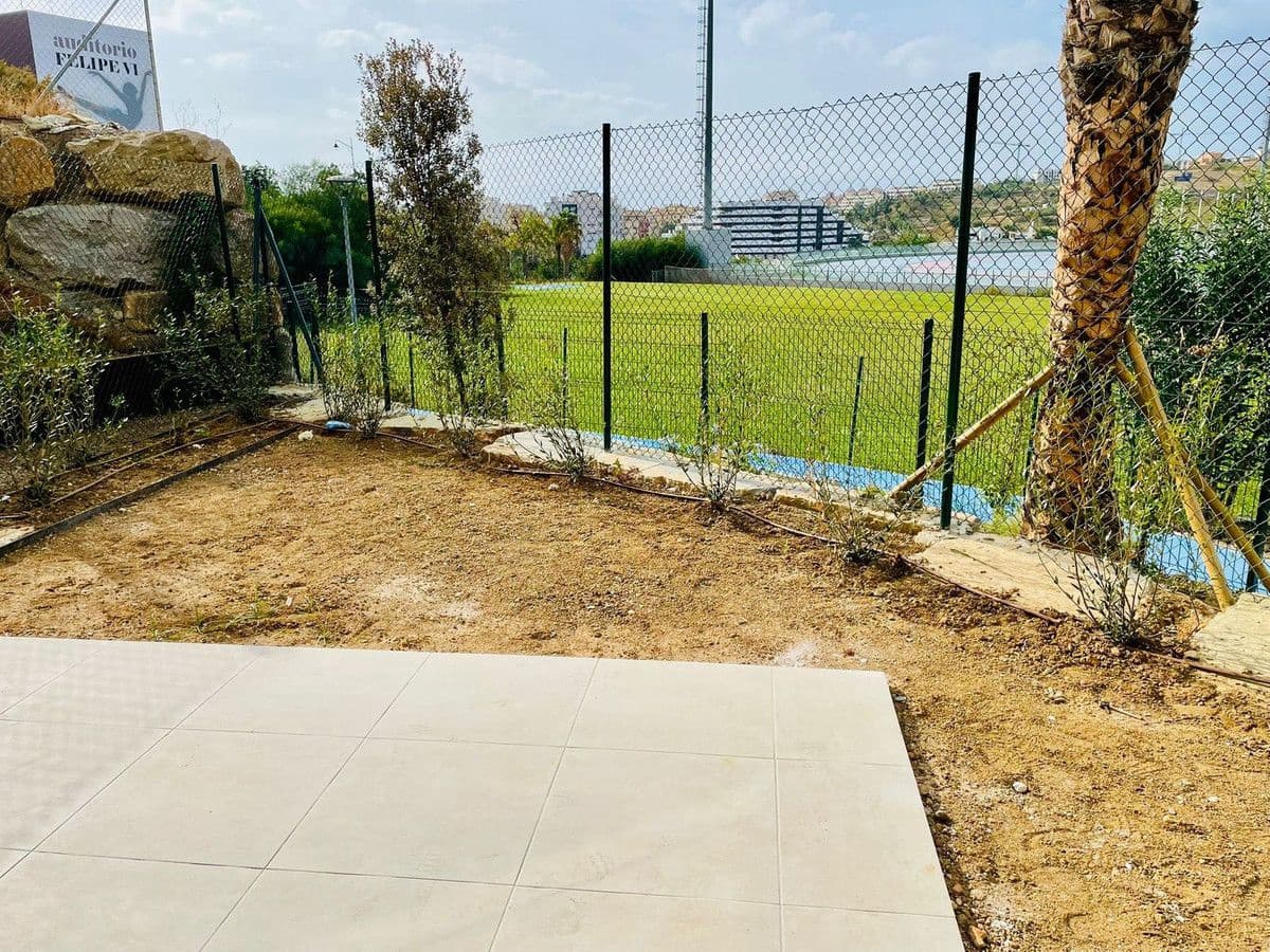 Apartamento de 3 habitaciones en Estepona en venta con piscina garaje - 445.000 € (Ref: 9405982)