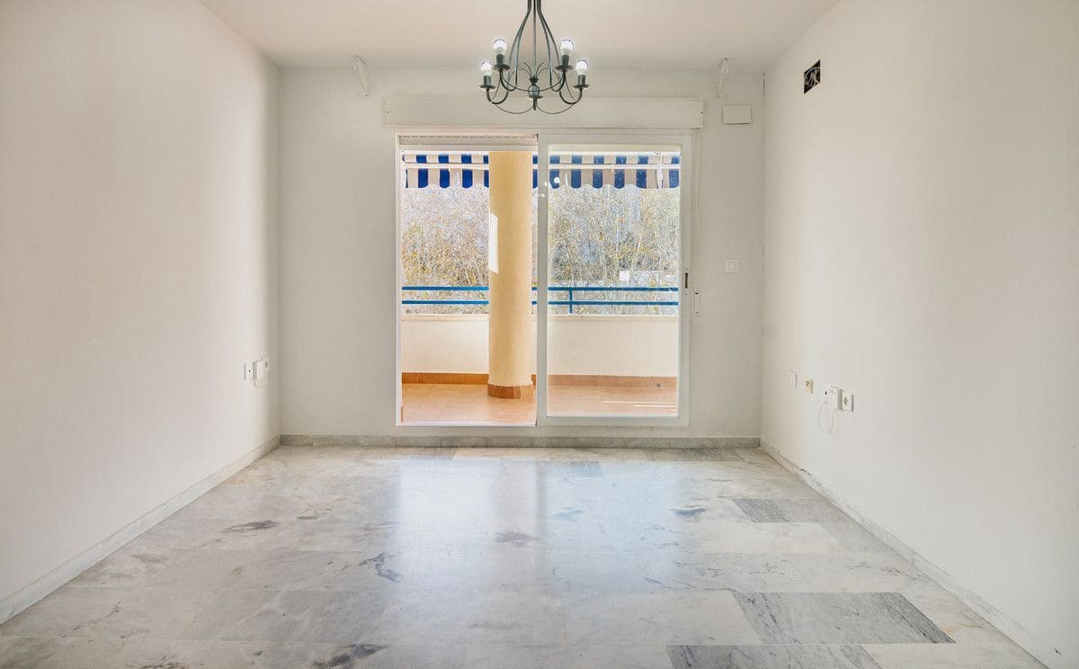 2 makuuhuone Huoneisto myytävänä paikassa Marbella mukana uima-altaan - 334 000 € (Ref: 9405987)