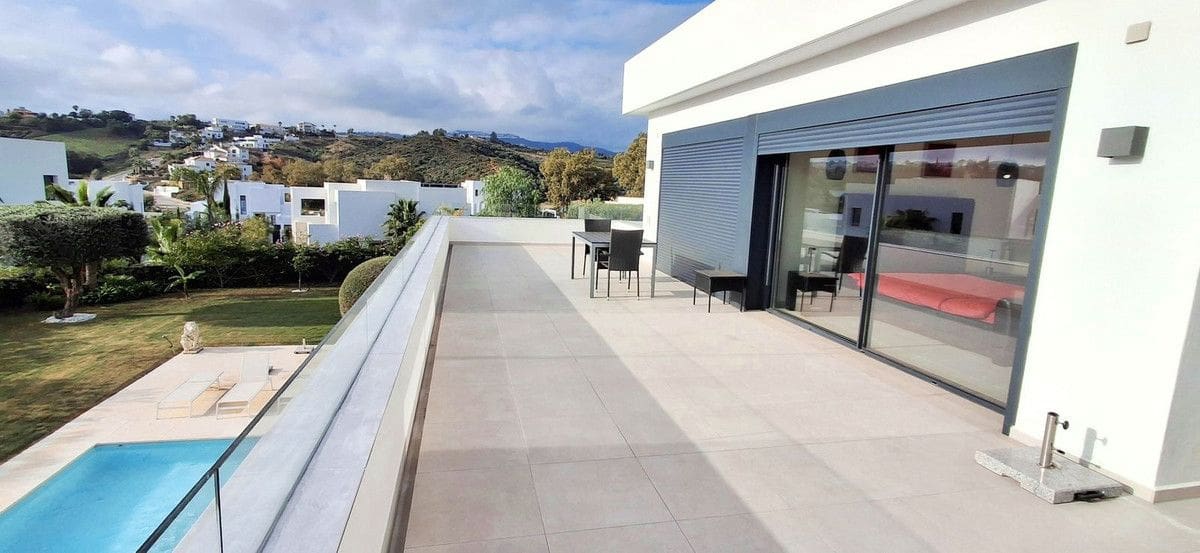 3 sypialnia Willa na sprzedaż w Mijas z basenem garażem - 1 690 000 € (Ref: 9405989)