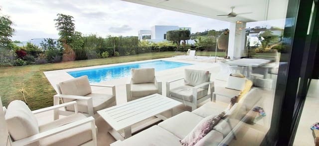 Chalet de 3 habitaciones en Centro, Mijas en venta con piscina garaje - 1.690.000 € (Ref: 9405989)