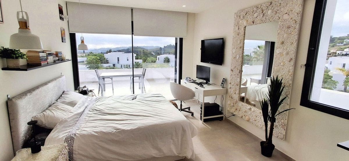 3 sypialnia Willa na sprzedaż w Mijas z basenem garażem - 1 690 000 € (Ref: 9405989)