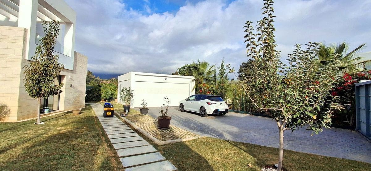 3 sypialnia Willa na sprzedaż w Mijas z basenem garażem - 1 690 000 € (Ref: 9405989)