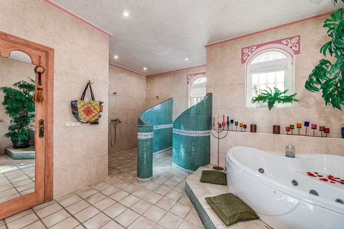 9 soveværelse Villa til salg i Mijas med swimmingpool garage - € 7.000.000 (Ref: 9405991)