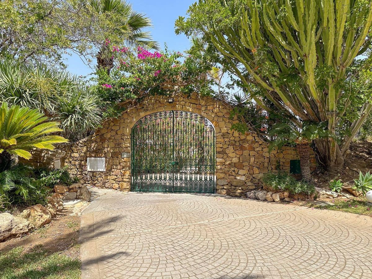 9 soveværelse Villa til salg i Mijas med swimmingpool garage - € 7.000.000 (Ref: 9405991)