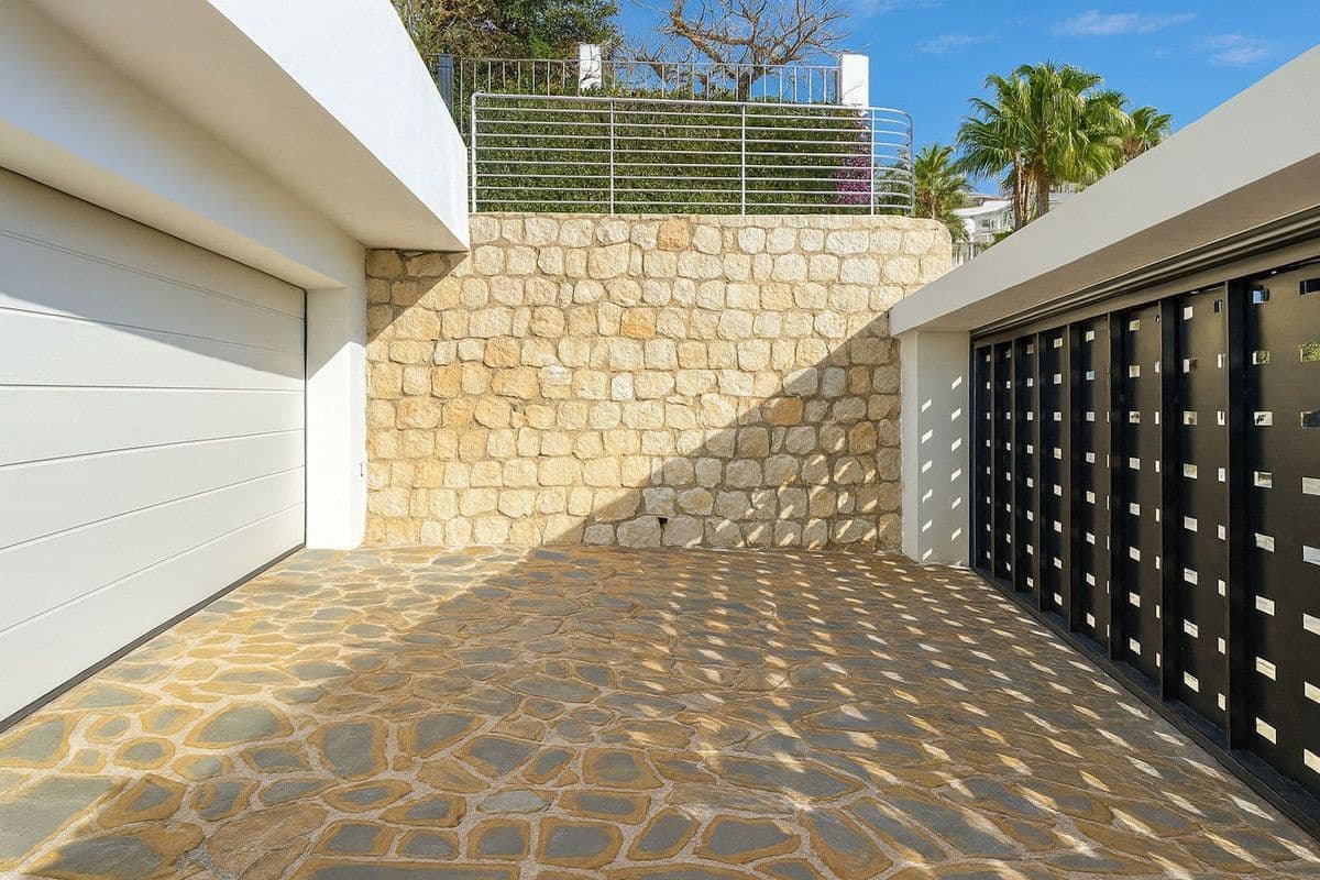 4 soveværelse Villa til salg i Benalmadena med swimmingpool garage - € 2.695.000 (Ref: 9405992)