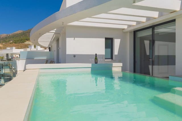 3 soveværelse Penthouse til salg i Centro ciudad, Fuengirola med swimmingpool garage - € 1.595.000 (Ref: 9405997)