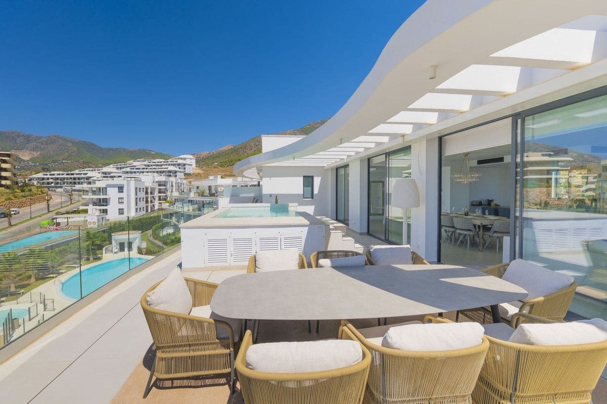 3 slaapkamer Penthouse te koop in Fuengirola met zwembad garage - € 1.595.000 (Ref: 9405997)