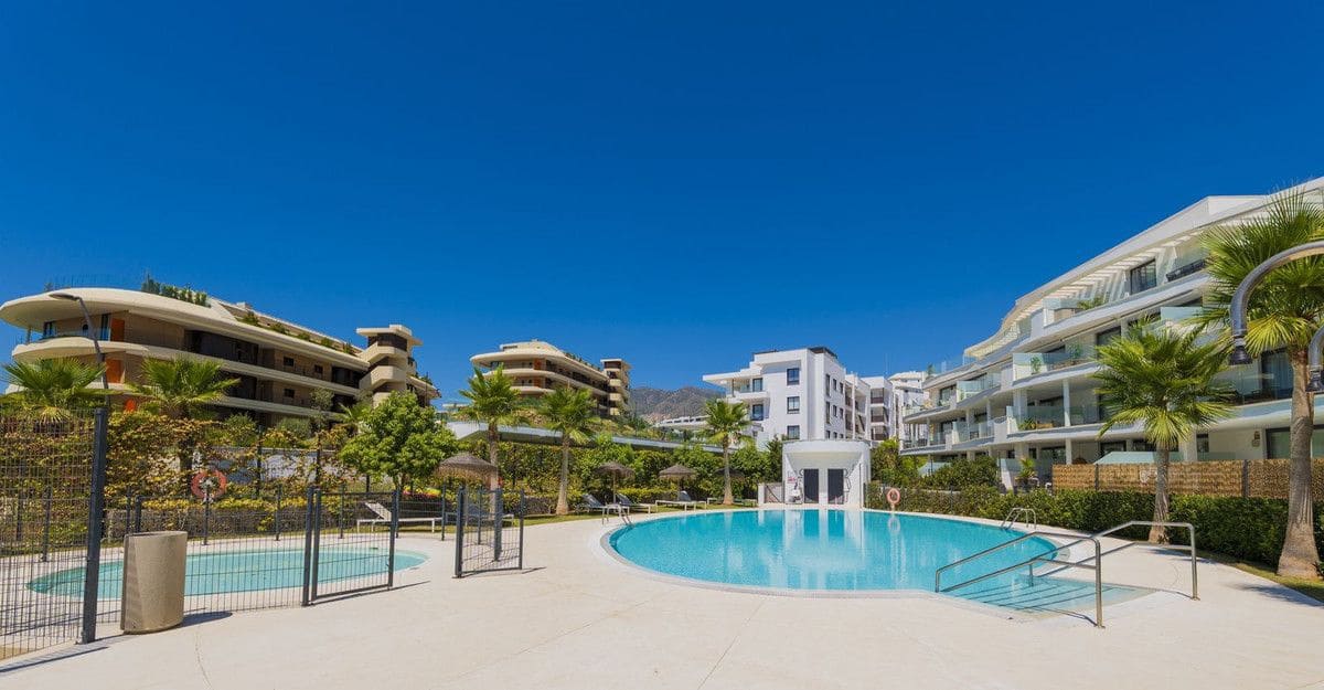 3 slaapkamer Penthouse te koop in Fuengirola met zwembad garage - € 1.595.000 (Ref: 9405997)