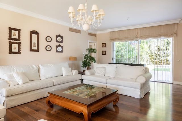 Chalet de 4 habitaciones en Mijas Golf, Mijas en venta con piscina - 1.150.000 € (Ref: 9405999)