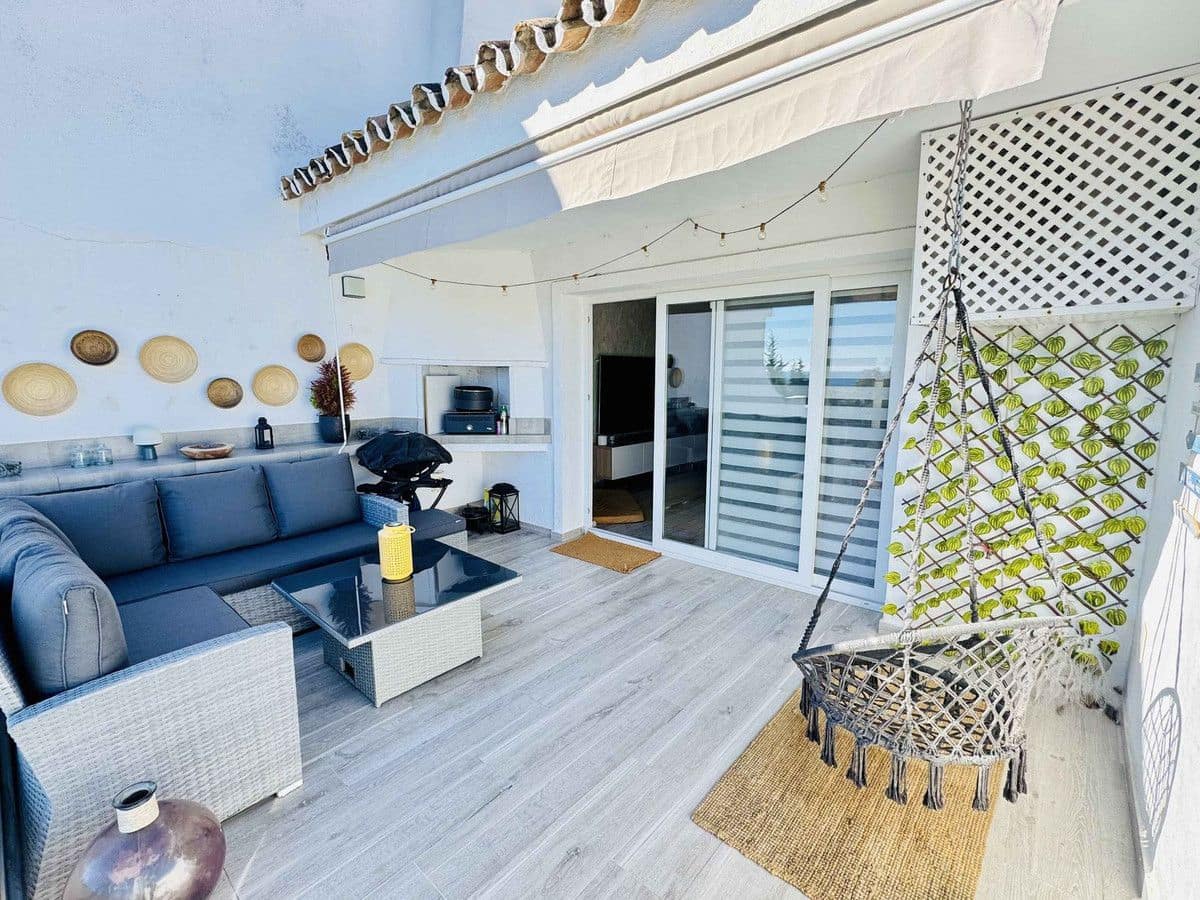 4 makuuhuone Omakotitalo myytävänä paikassa Mijas mukana uima-altaan 
autotalli - 595 000 € (Ref: 9406000)