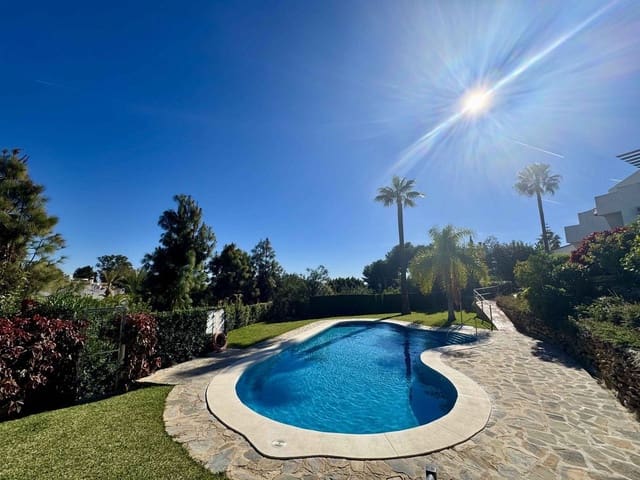 4 sypialnia Dom na sprzedaż w Calahonda, Mijas z basenem garażem - 595 000 € (Ref: 9406000)