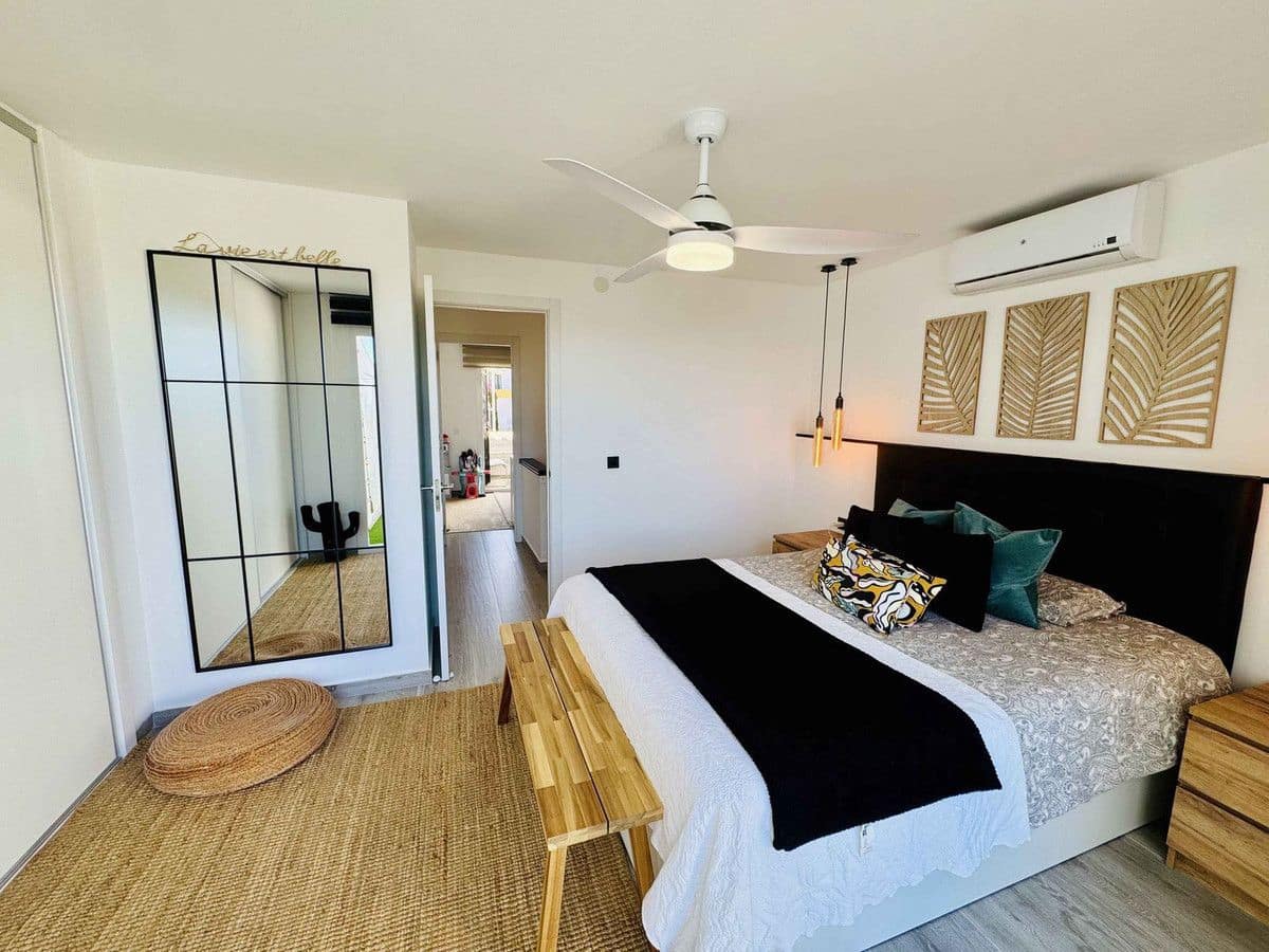 4 makuuhuone Omakotitalo myytävänä paikassa Mijas mukana uima-altaan 
autotalli - 595 000 € (Ref: 9406000)