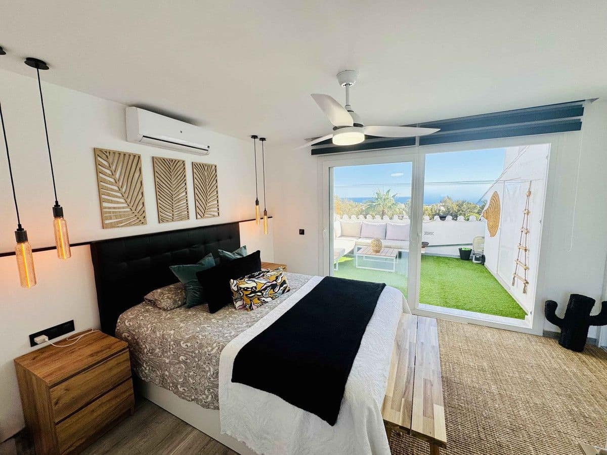 4 makuuhuone Omakotitalo myytävänä paikassa Mijas mukana uima-altaan 
autotalli - 595 000 € (Ref: 9406000)