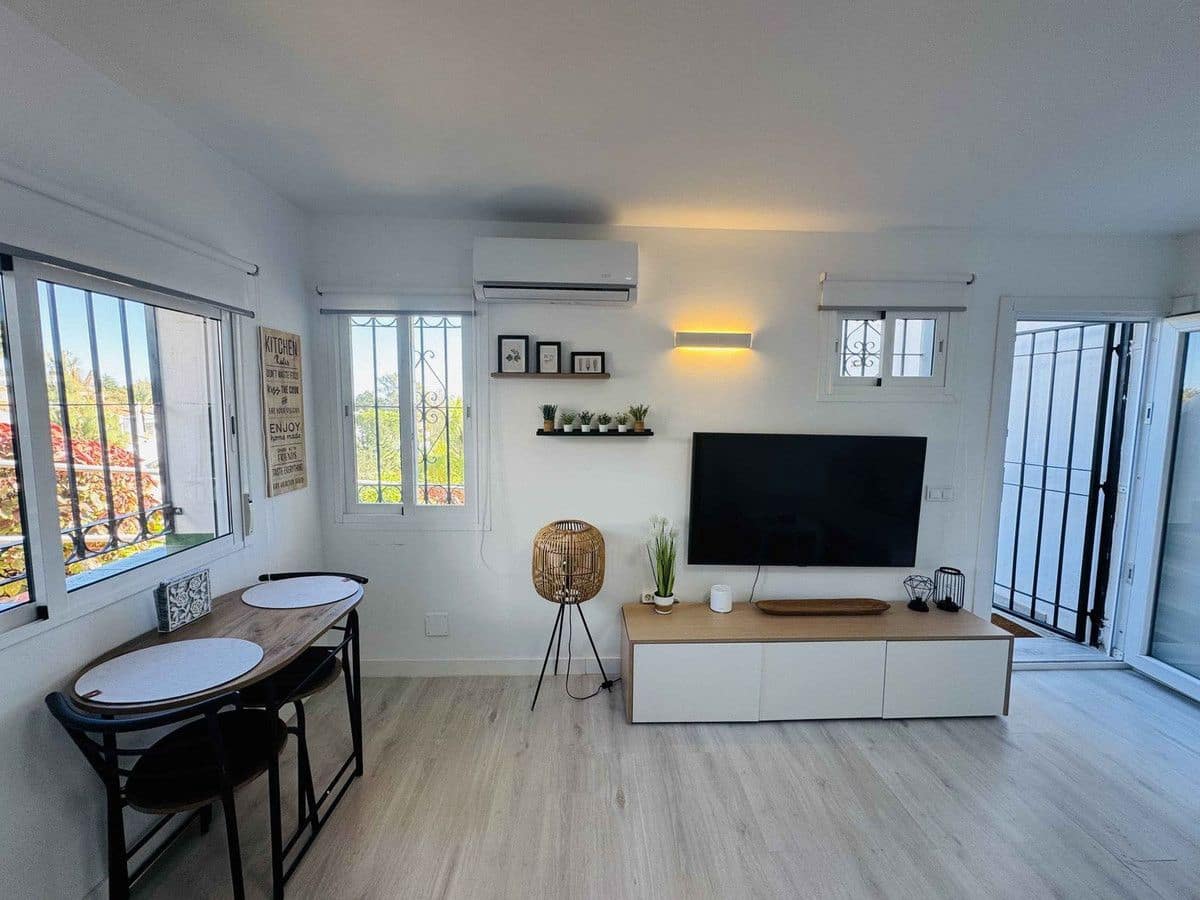 4 makuuhuone Omakotitalo myytävänä paikassa Mijas mukana uima-altaan 
autotalli - 595 000 € (Ref: 9406000)