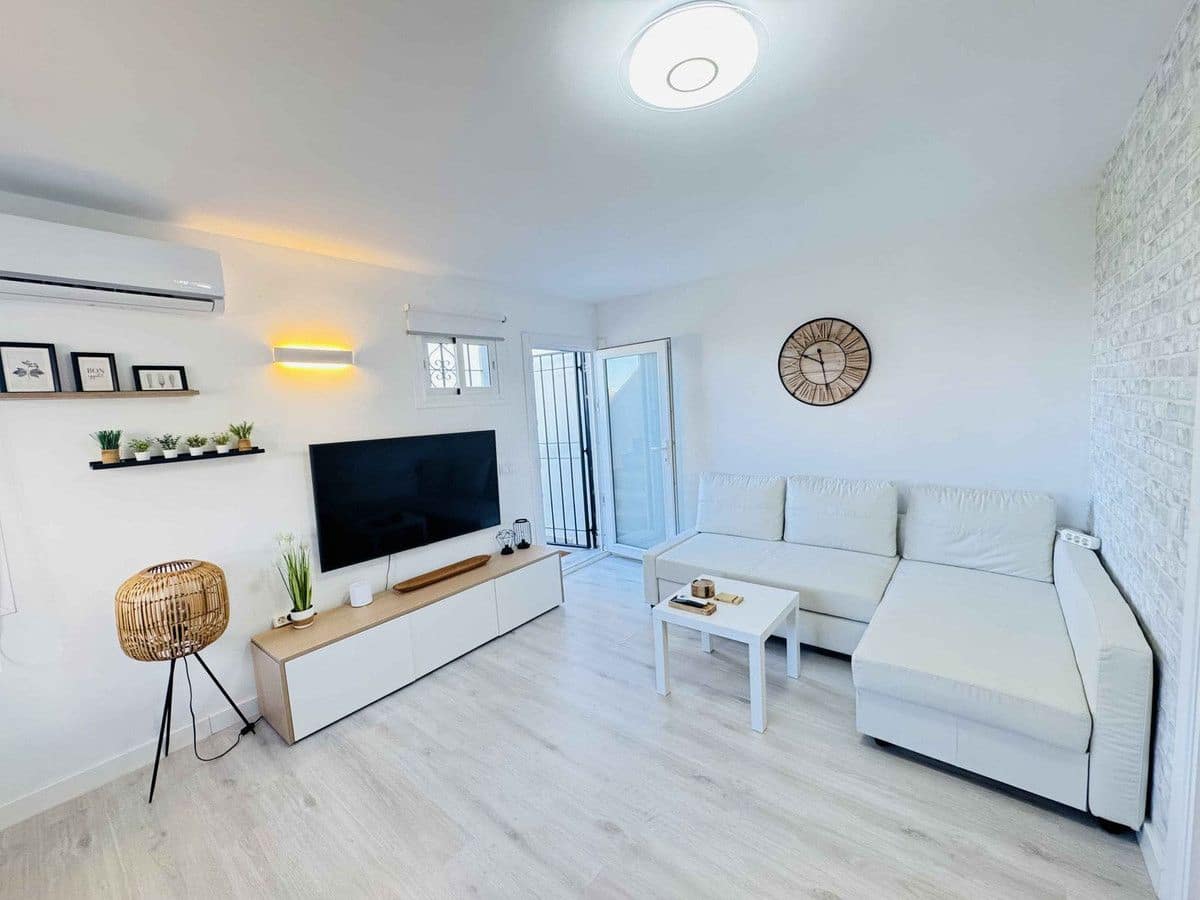 4 makuuhuone Omakotitalo myytävänä paikassa Mijas mukana uima-altaan 
autotalli - 595 000 € (Ref: 9406000)