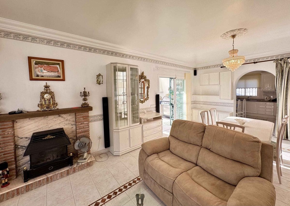 Chalet de 3 habitaciones en Mijas en venta con piscina garaje - 749.000 € (Ref: 9406002)