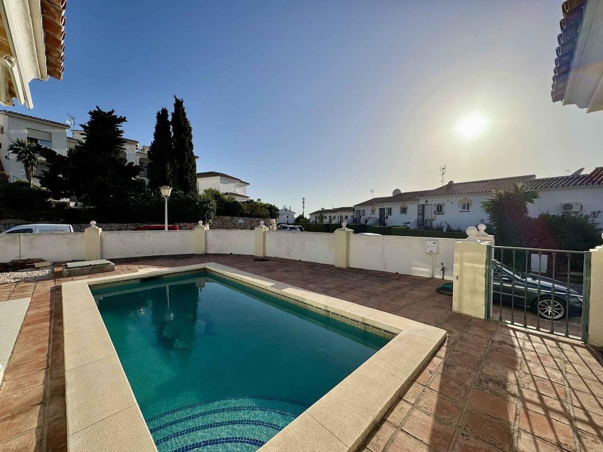 Chalet de 3 habitaciones en Mijas en venta con piscina garaje - 749.000 € (Ref: 9406002)
