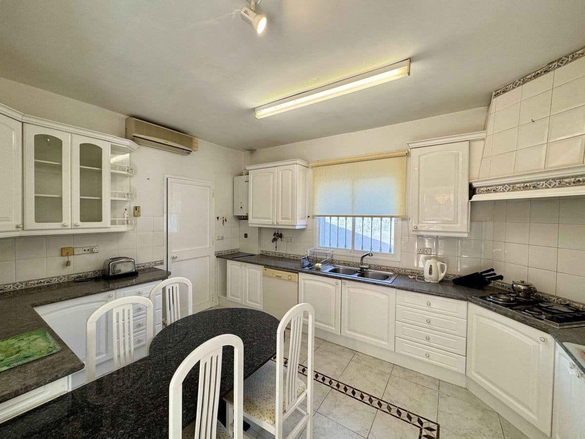 Chalet de 3 habitaciones en Mijas en venta con piscina garaje - 749.000 € (Ref: 9406002)