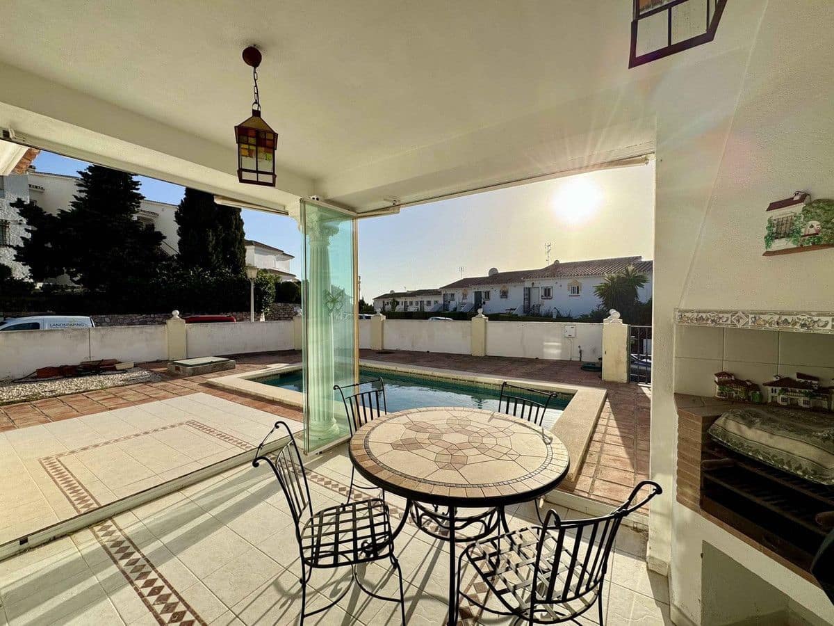 Chalet de 3 habitaciones en Mijas en venta con piscina garaje - 749.000 € (Ref: 9406002)