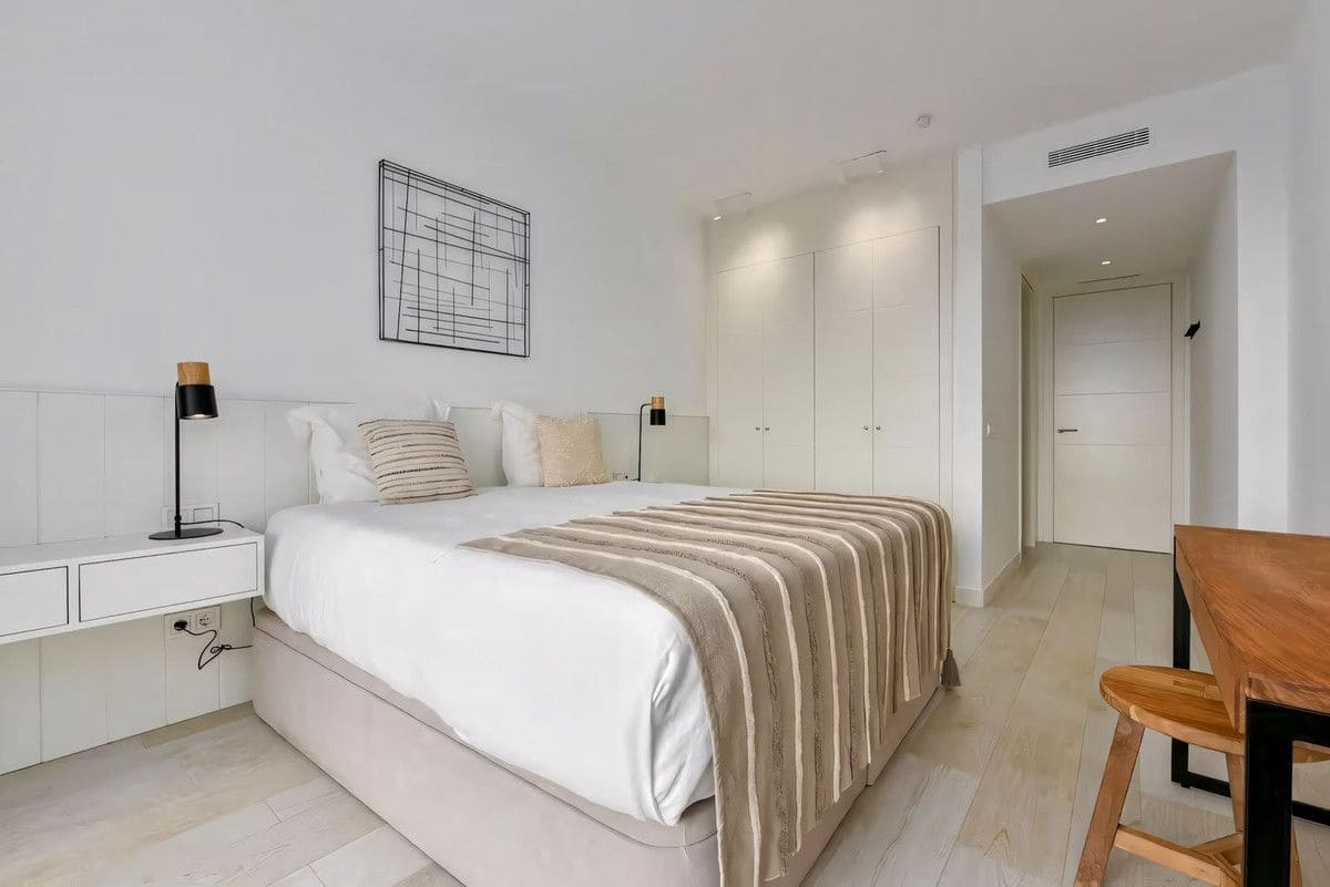 Apartamento de 2 habitaciones en Casares en venta con piscina garaje - 577.500 € (Ref: 9406003)