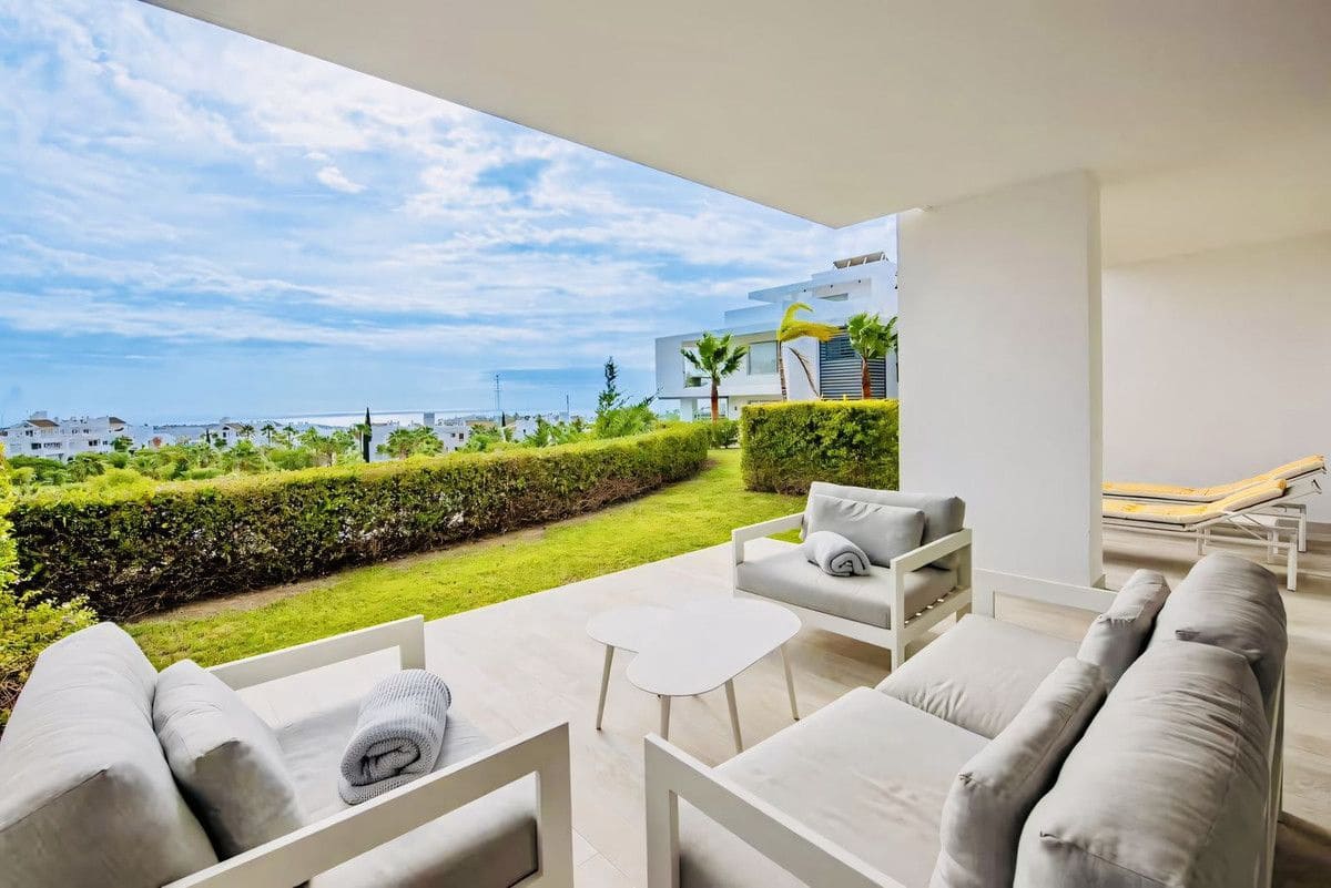 Apartamento de 2 habitaciones en Casares en venta con piscina garaje - 577.500 € (Ref: 9406003)