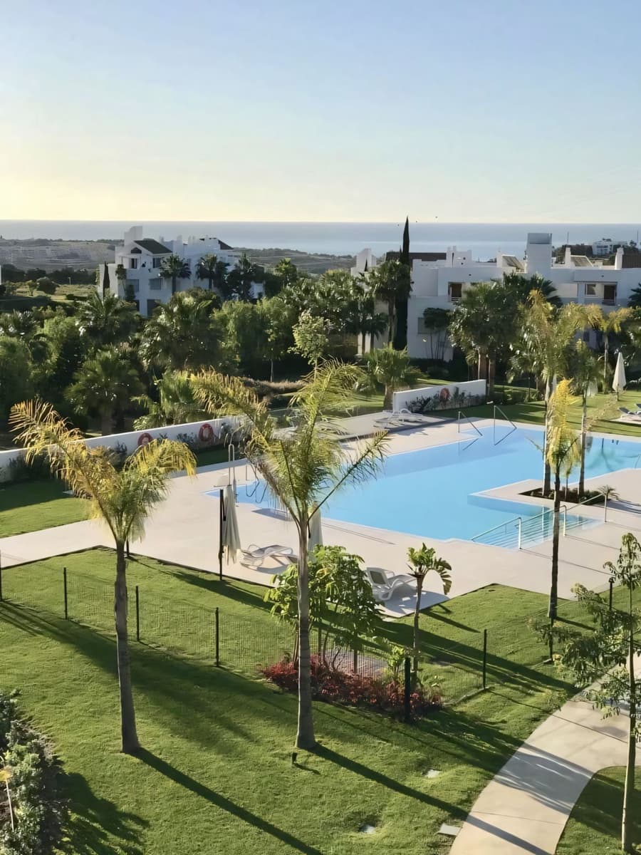 Apartamento de 2 habitaciones en Casares en venta con piscina garaje - 577.500 € (Ref: 9406003)
