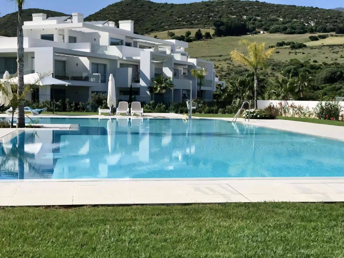 Apartamento de 2 habitaciones en Casares en venta con piscina garaje - 577.500 € (Ref: 9406003)