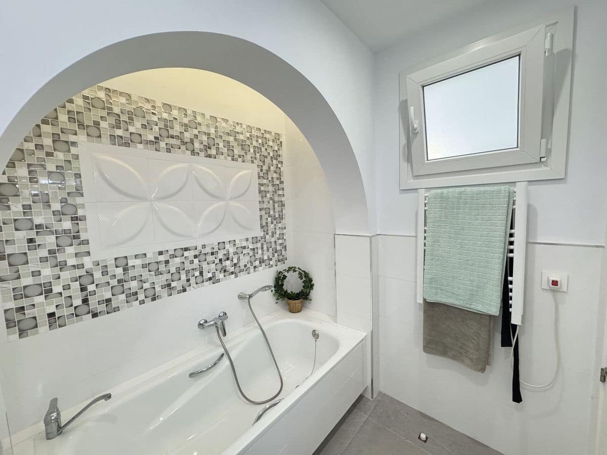 4 makuuhuone Huvila myytävänä paikassa Mijas mukana uima-altaan 
autotalli - 1 750 000 € (Ref: 9406004)